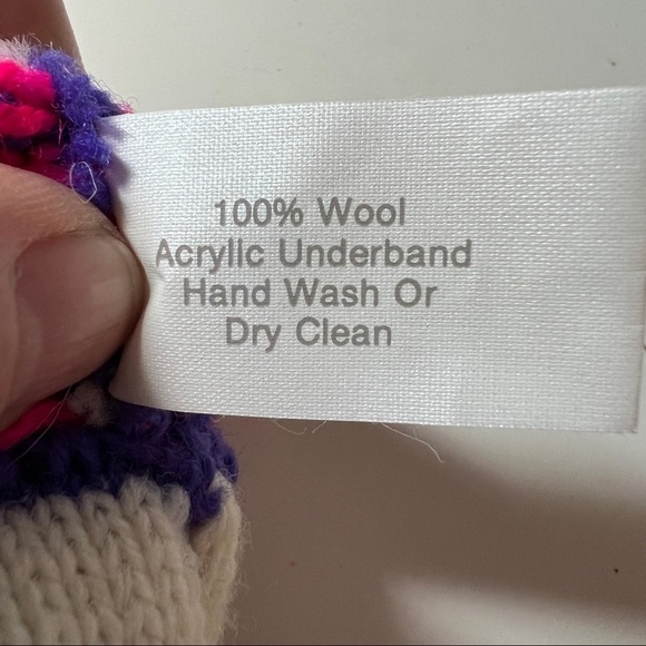 HI-LINE KNITS WOOL SKI HAT with ear flaps and cute tassels. Pink purple & White - Picture 2 of 4